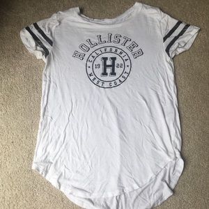 Hollister Graphic Tee
